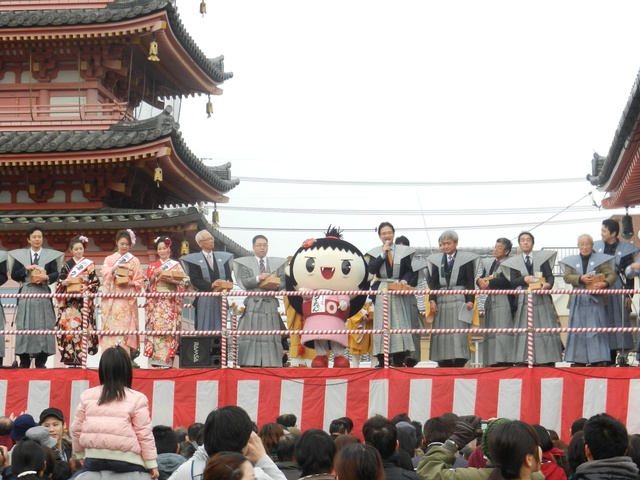 津観音節分会 福豆まき