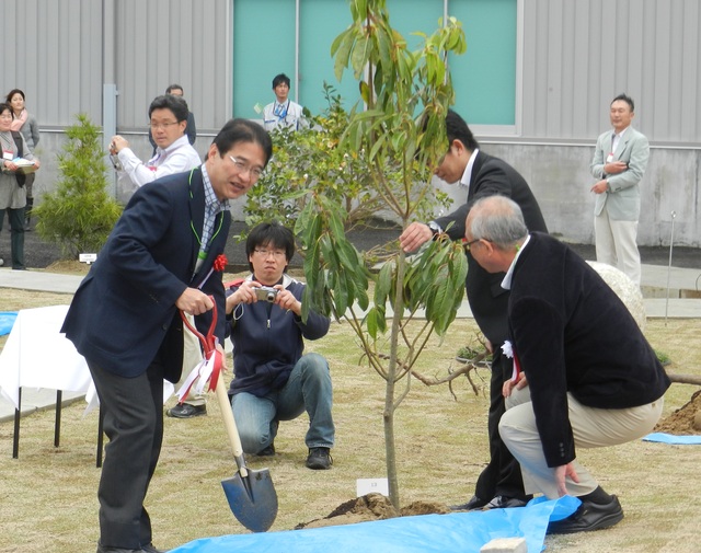 東和化工株式会社創立60周年記念植樹祭