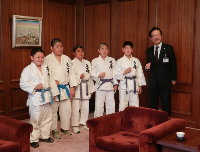 第32回全国少年柔道大会出場　久居柔道教室表敬訪問