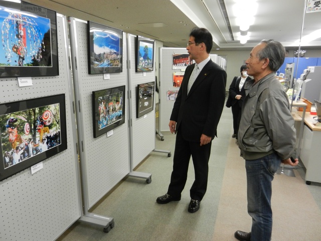 日中友好ふれあい写真展 鑑賞