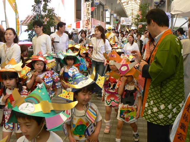 津幼稚園ちびっこ武者行列