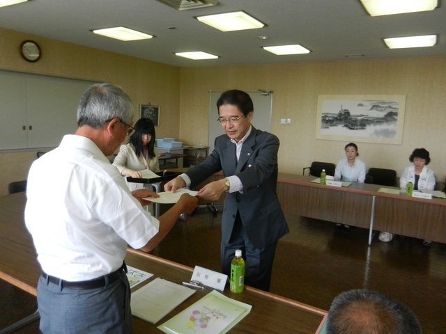 津市男女共同参画審議会委員委嘱状交付式