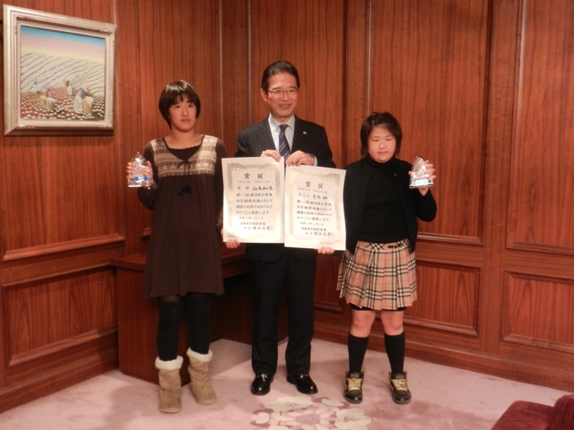 全日本小学生女子相撲大会入賞　津相撲スポーツ少年団の2選手来訪