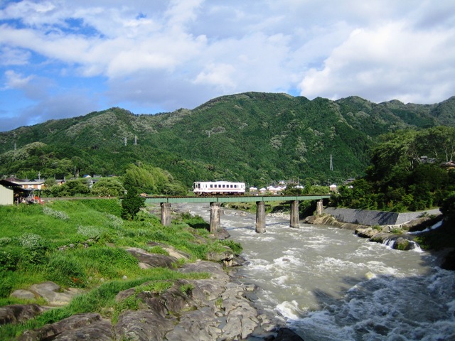 雲出川とJR名松線