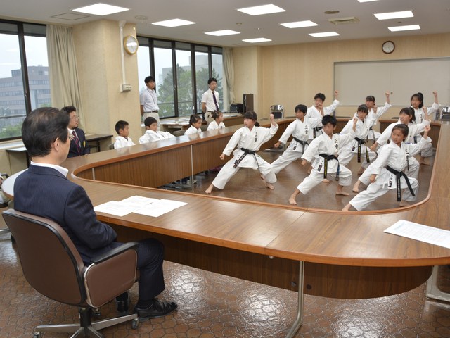 空手道選手権大会出場選手 来訪