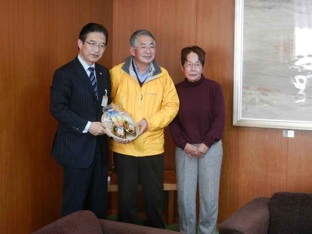 「七栗村の黒にんにく」PRのため飯田博代表 来訪