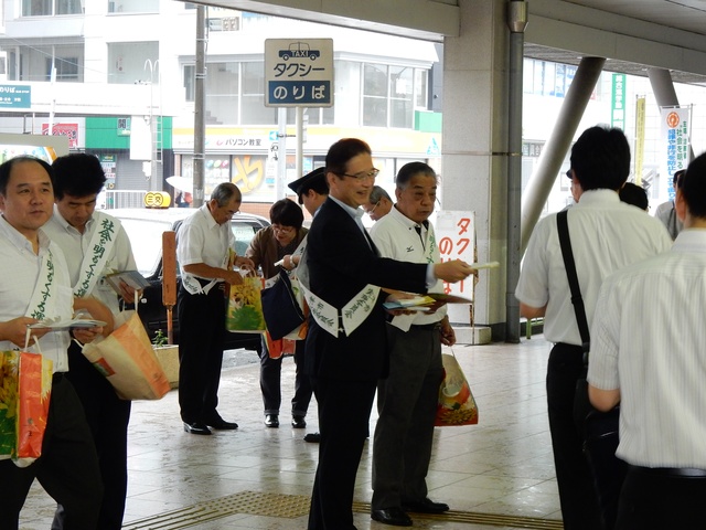 第65回社会を明るくする運動 駅頭広報活動