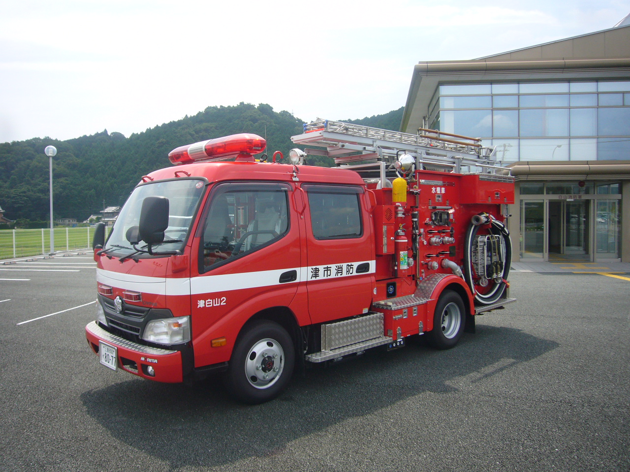 900Lの水槽を積載した水槽付き消防ポンプ自動車