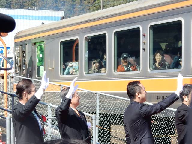 JR名松線運行再開出発式