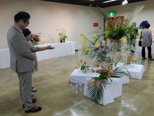 津花道協会創立70周年諸流いけばな展