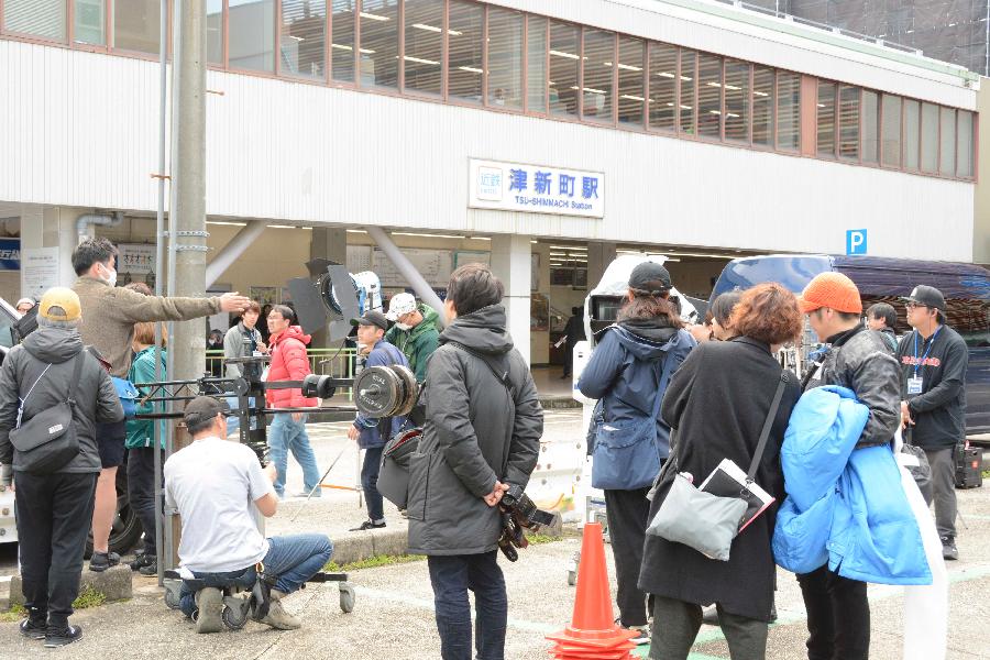 近鉄 津新町駅でのロケの様子3