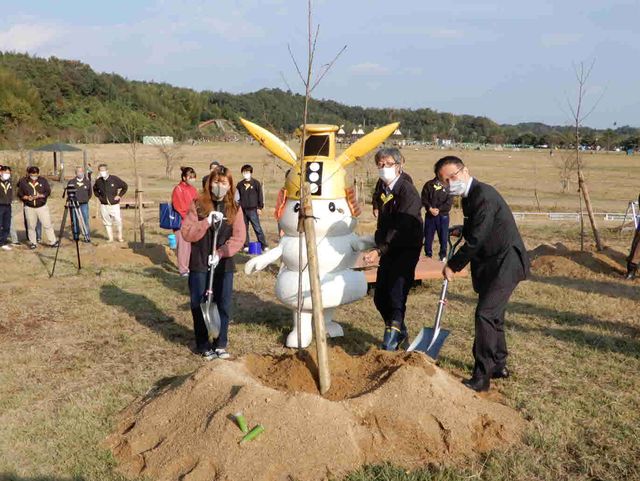 中勢グリーンパーク植樹贈呈式