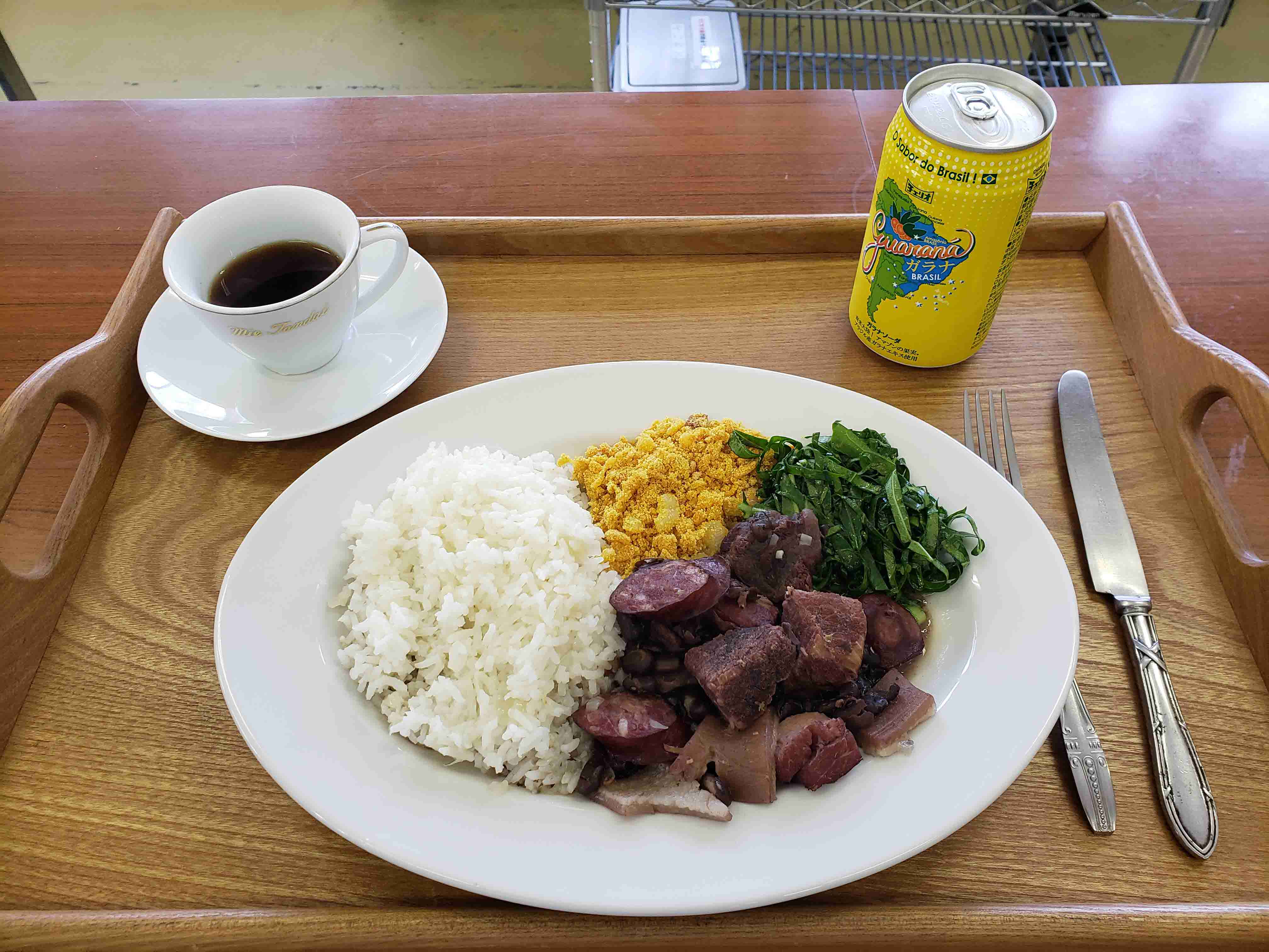 第1回の料理（フェイジョアーダ、ブラジルご飯、ファロッファ、ケールサラダ）