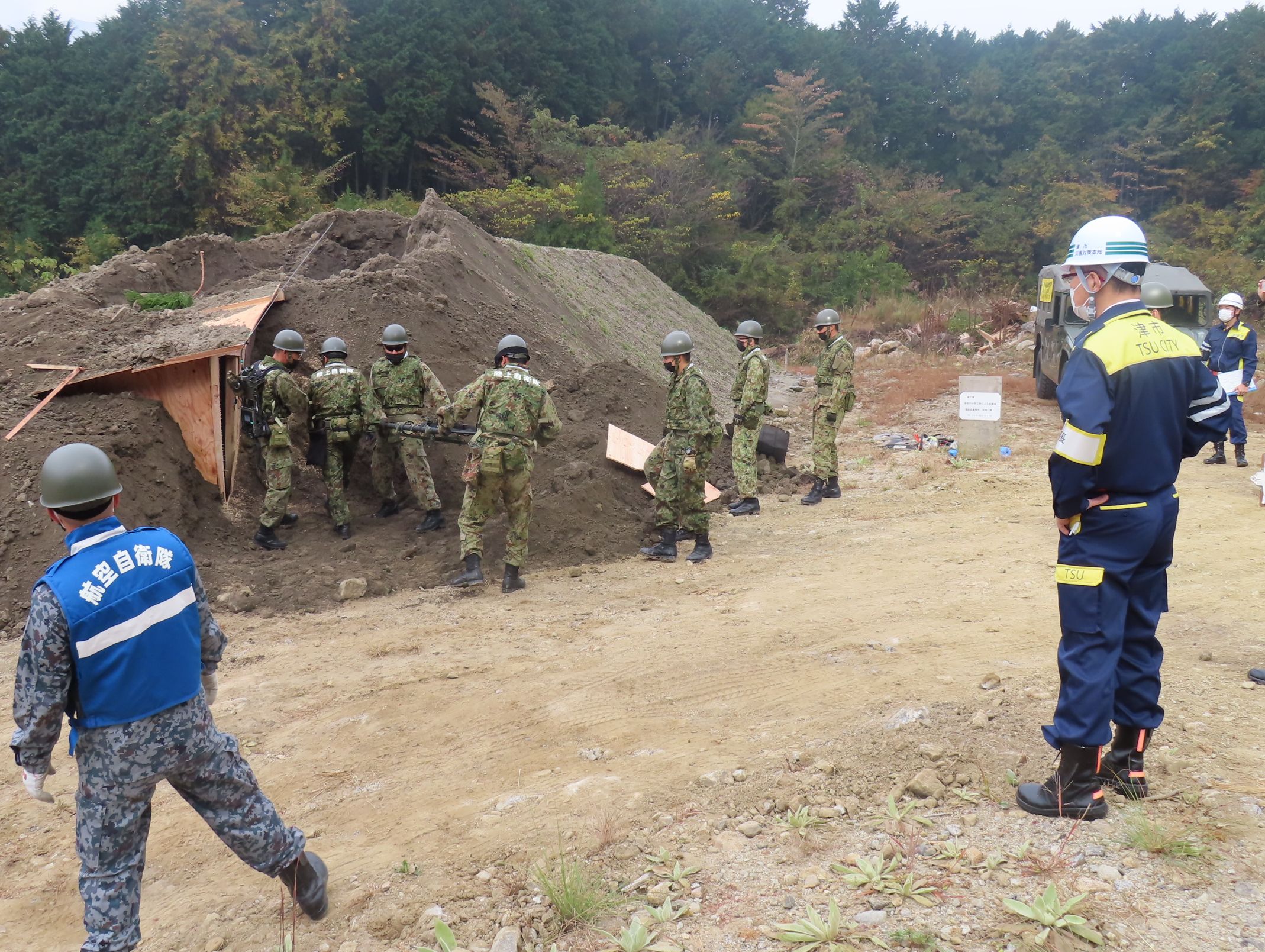 自衛隊倒壊訓練