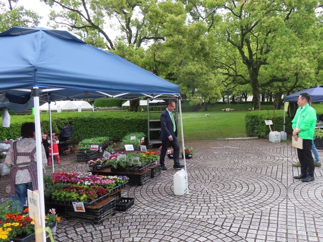 緑と花の市